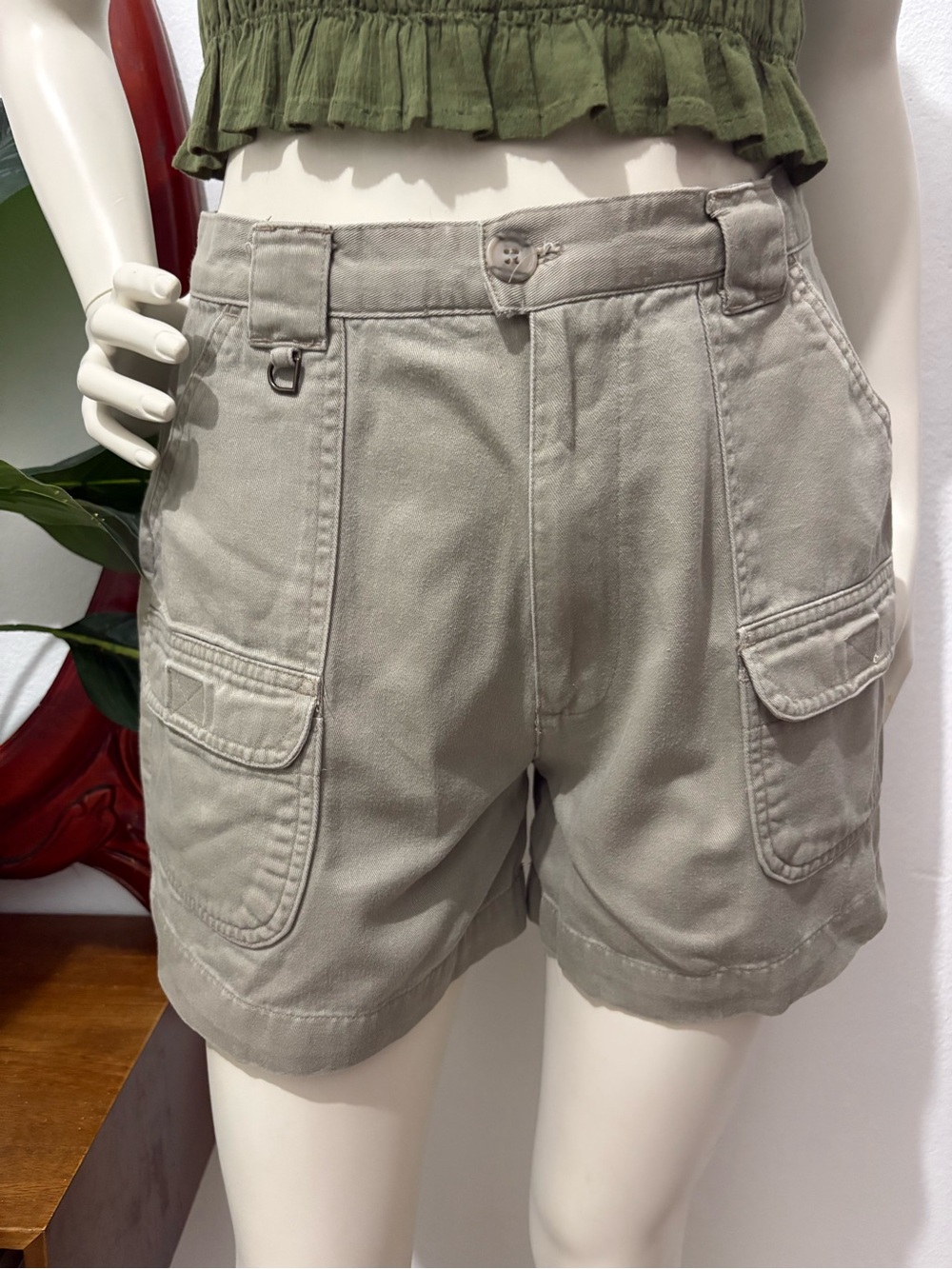 Y2K Cheenoz Women's Khaki Cotton Twill Cargo Shorts in Size 11